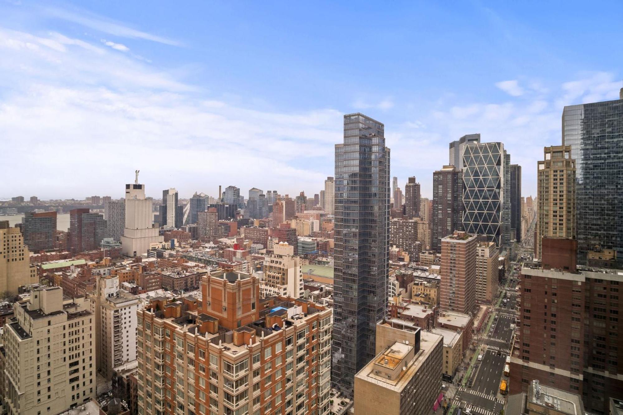 Chic Nyc Steps From Times Square With 2 Bedroom Apartment